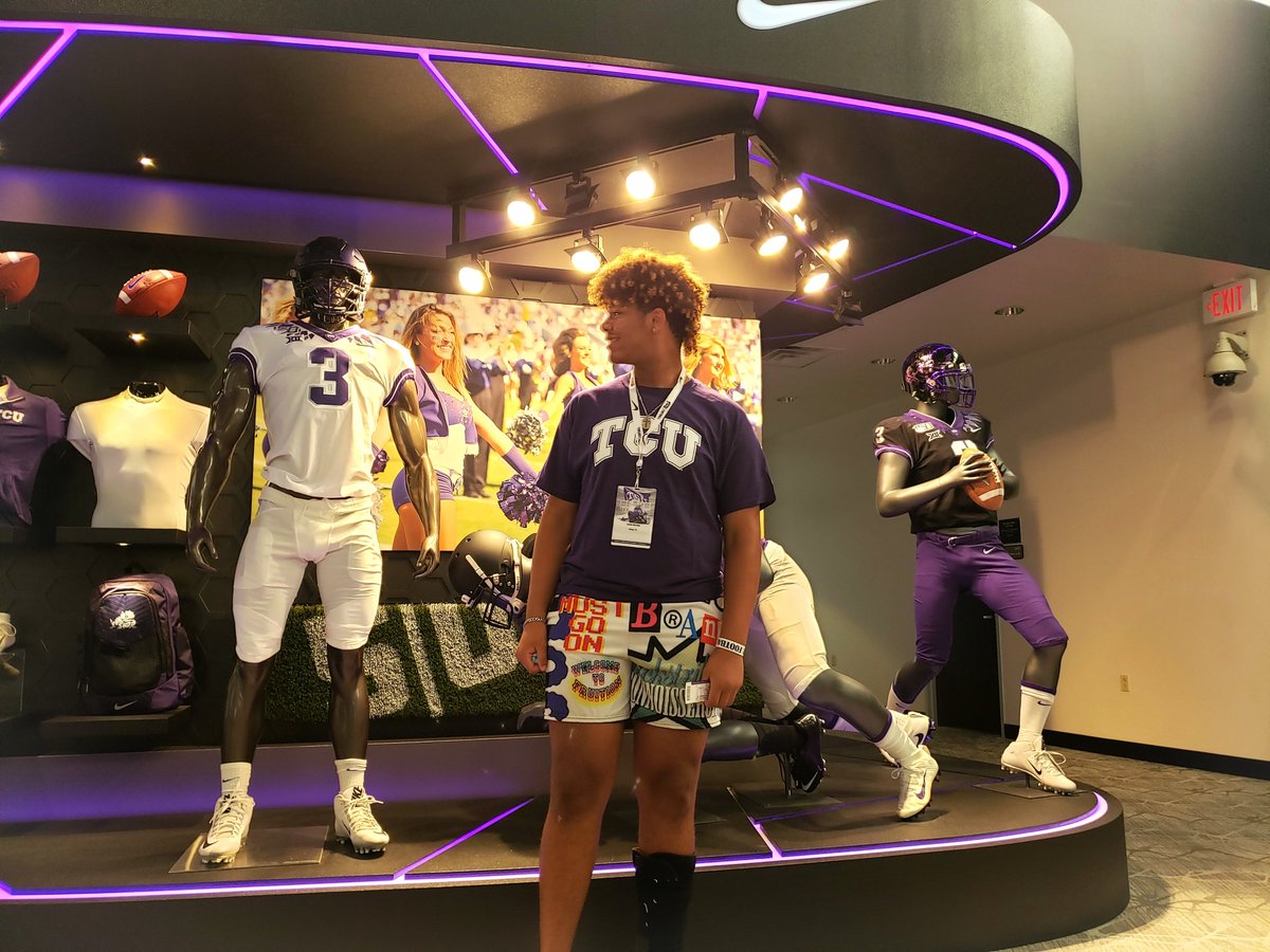 Dope trip to #TheCarter to check out @TCUFootball 🏈Such a cool facility, really nice people, and an amazing team! Thank you for the hospitality! #GoFrogs 😈

#TCU #TexasFootball #HSFootball #Recruit #classof2025 #Recruitment #NotCommitted #DopePic #Family #AllGloryToGod