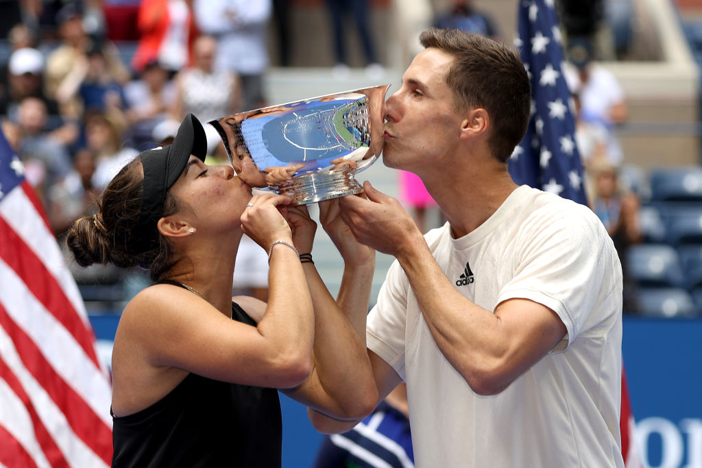 the_LTA's tweet photo. What a night for Tennis in Britain.

Three trophies, four champions.

Congratulations @EmmaRaducanu @alfiehewett6 @GordonReid91 @joesalisbury92 

#USOpen https://t.co/lOP3tUL4fj