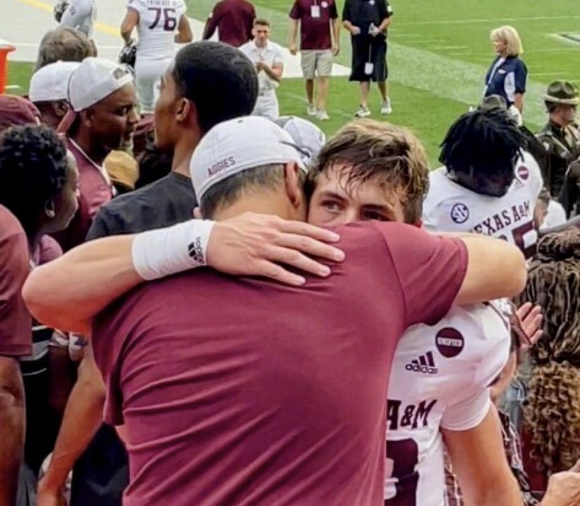 Coach Mobbs (@coachmobbs) on Twitter photo Thanks for the pic <a href="/HGCalzada/">Hector Calzada</a>
Nothing like a fatherās support through the journey! <a href="/ZachCalzada/">Zach Calzada</a> Thanks for the pic <a href="/HGCalzada/">Hector Calzada</a>
Nothing like a fatherās support through the journey! <a href="/ZachCalzada/">Zach Calzada</a>