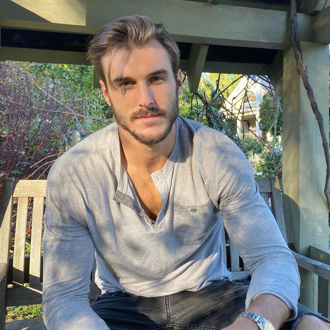 Trying to expand my social circle so I do #openfollow for western rps. Tap the retweet button &amp; I'll follow you. Thank you.