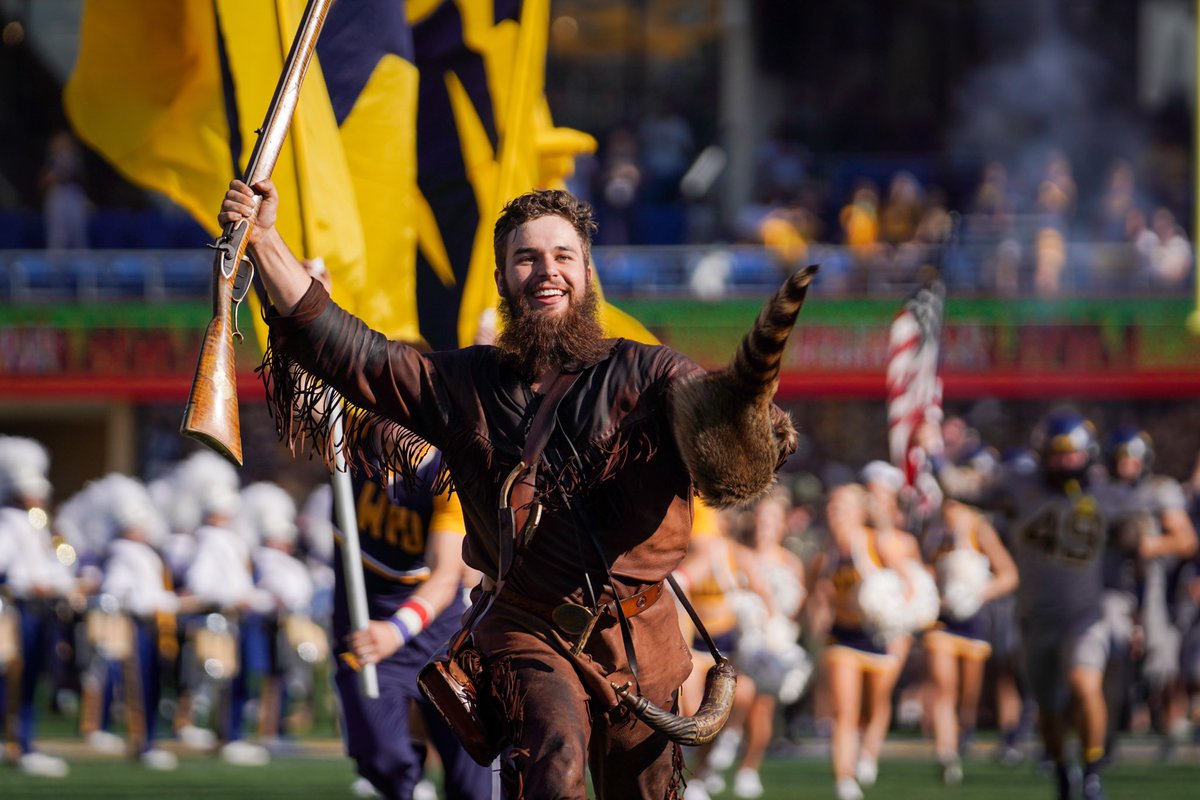 WestVirginiaU's tweet photo. A touchdown party in Touchdown City! 🥳

Mountaineers win! 🙌 https://t.co/iAiWNtrosA