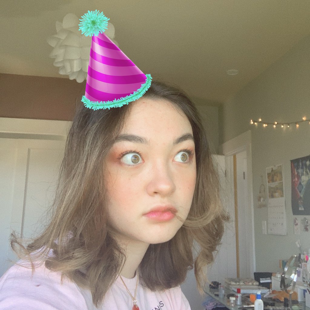 starrymaia's tweet photo. hi today’s my 1 year anniversary!! idk why i didn’t get the twitter thing but yeah 1 year on #mxmtwt today <333 https://t.co/sBAIe2xpoC