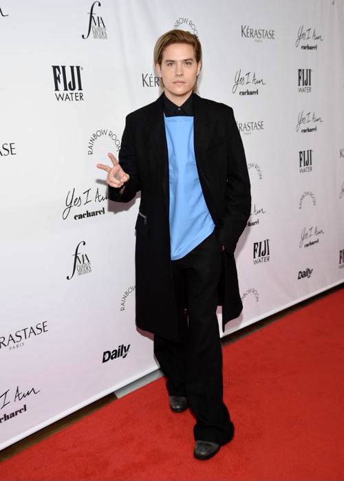TapeteRoxo's tweet photo. Dylan Sprouse #TheDailyFrontRow #FashionMediaAwards 🇺🇸 https://t.co/MVnxELzfH2