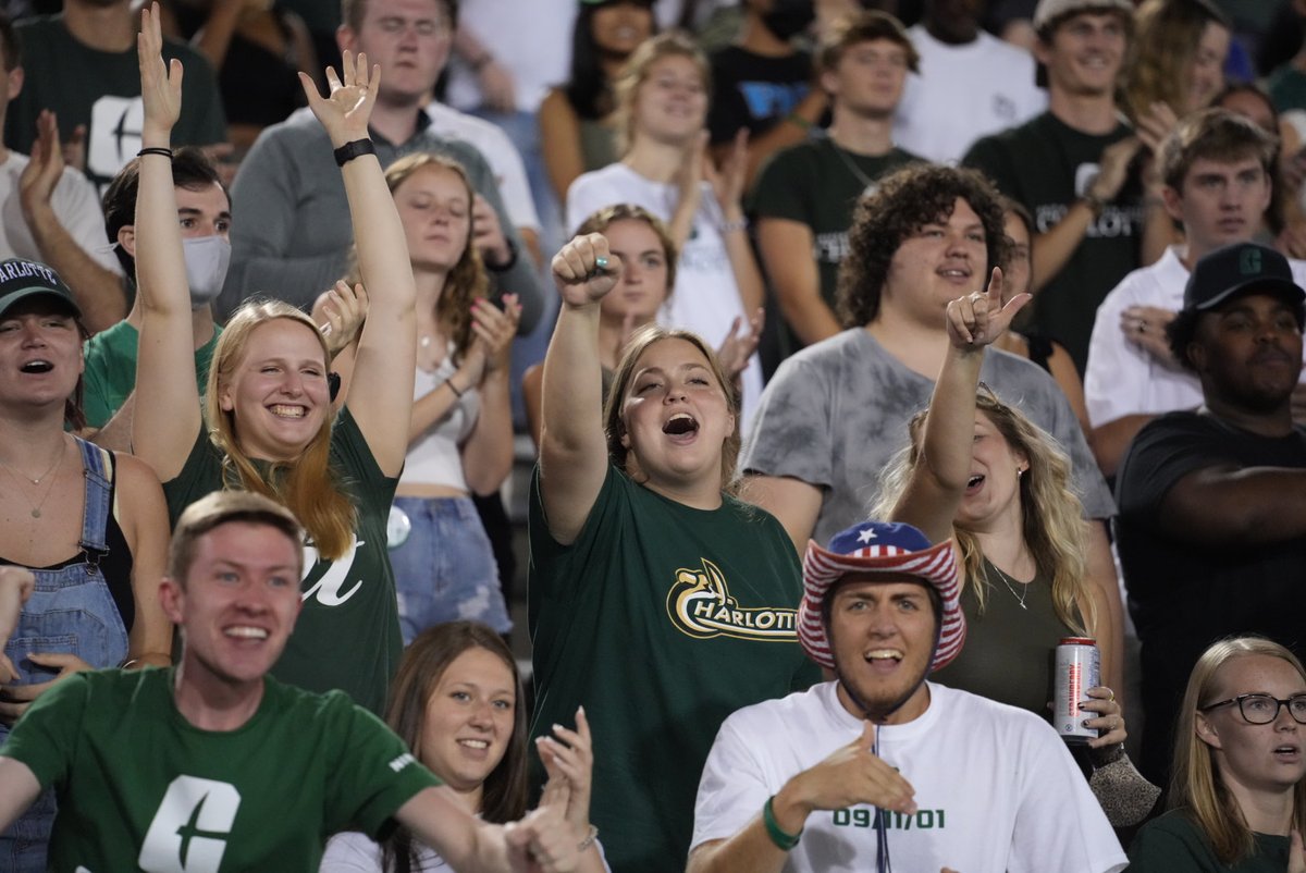 CharlotteFTBL's tweet photo. Seriously.

This place has been incredibly LIT all evening long‼️🔥

CLT 38
GWU 10

4th 9:00

#GoldStandard #PEEP https://t.co/D9Gmz558oV