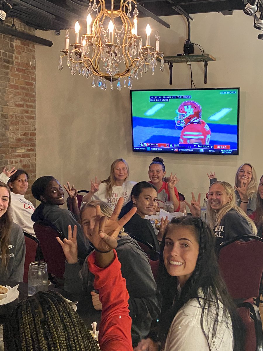 Diego13Boca's tweet photo. @UHCougarSoccer on the road watching @UHCougarFB #CoogsSupportingCoogs #HTownHustle #GoCoogs https://t.co/GzEJQZhtPr