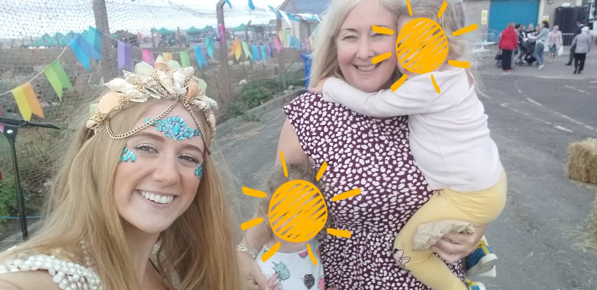 KarenDouglas_NI's tweet photo. Just made it to Tide'n'Turf the #PortavogieSeafoodFestival. Lots of fun for all ages! Saw starfish and sea urchins courtesy of @ExplorisNI We even got to meet a real life #Mermaid ๐งโโ๏ธ Well done @ANDborough for hosting another successful event #TasteAND #FamilyDayOut ๐ https://t.co/bWwYxO2bkf