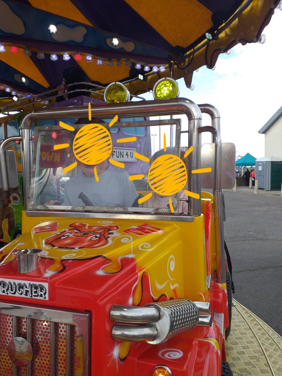 KarenDouglas_NI's tweet photo. Just made it to Tide'n'Turf the #PortavogieSeafoodFestival. Lots of fun for all ages! Saw starfish and sea urchins courtesy of @ExplorisNI We even got to meet a real life #Mermaid ๐งโโ๏ธ Well done @ANDborough for hosting another successful event #TasteAND #FamilyDayOut ๐ https://t.co/bWwYxO2bkf