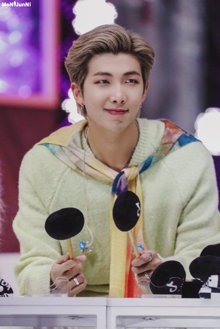 135790Maria's tweet photo. happy💜 birthday🥳 to the best😌 leader😎, i miss you🥺 my beatiful🥰 namjoom❤️ i love you 😍 #namjoomday #HappyBirthdayNamjoon #NamuForJoonie #iloveyou @BTS_twt https://t.co/pQ4E6O2RAE