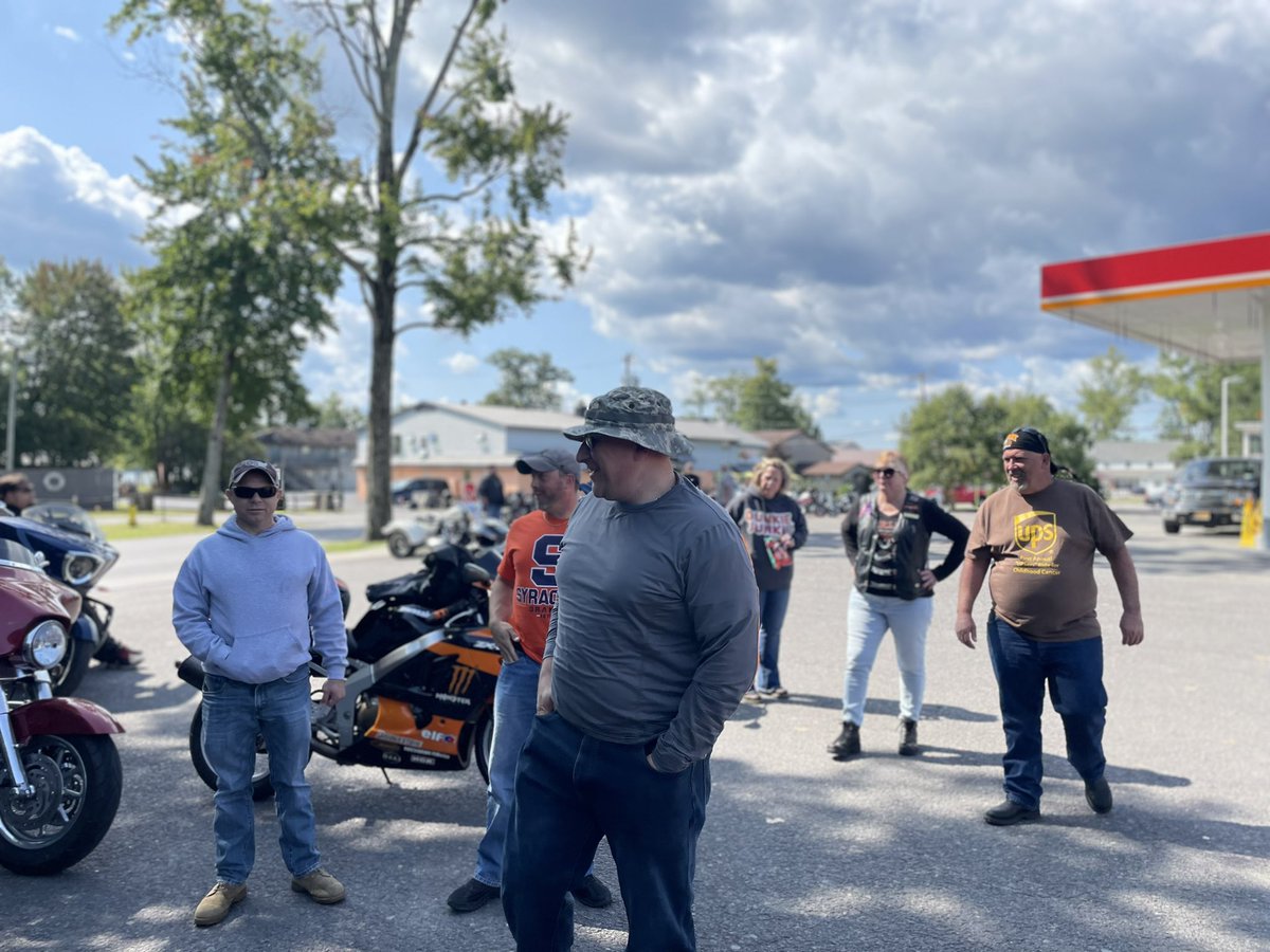 Sister0105's tweet photo. @UPSers @CarolBTome we work hard we play harder!!  It’s childhood cancer awareness month and UPSers from Syracuse HUB answered the call❤️ 100 miles 27 bikes and a lot of love #childhoodcancerawarnessmonth https://t.co/Y14RRiPbxm