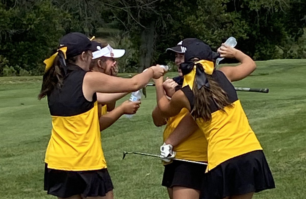 murrayhighgolf's tweet photo. Freshman Emerson Vaughn scored an impressive 78 &amp; placed 8th at the All A State Tournament!! Three great birdie smiles &amp; a fun celebration from her team! Great Job Emerson!  @TonyJarvis_MHS @MurrayTigers @MurraySchools https://t.co/yZibStP4lU