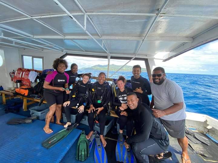 ManiEvlyn's tweet image. A year ago thanks to encouragement from @lisakingsberry @ArielaZibiah I finally got #PADI certified starting off in #Beqa &amp;amp; then heading off for more #dives in #Kadavu. Looking forward to being back at it when it's safe to do so!