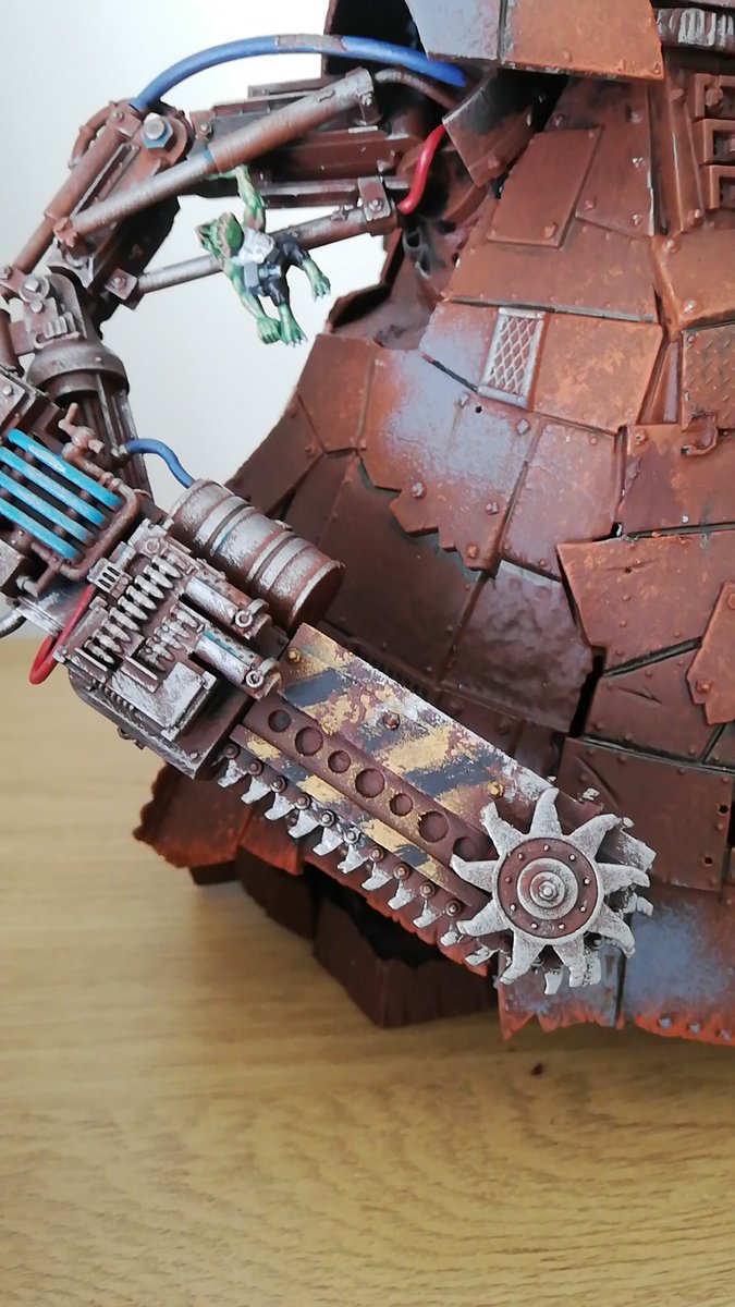 StudiosDeadeye's tweet photo. @WarComTeam @elementgames_ng @LeodisGames @TritexGamesLtd #warhammer40k #40k my 'paint a model in one evening' stompa challenge https://t.co/o8fTcmufeI