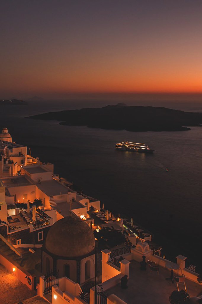 tmbIrpics's tweet photo. unforgettable night in santorini https://t.co/pW1gPBSQZN