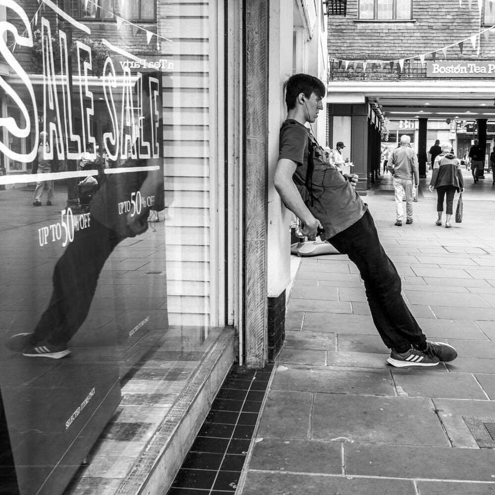 Lean - #streetphotography #salisbury #OlympusUK #Salisburyhour #blackandwhite #storiesofthestreet