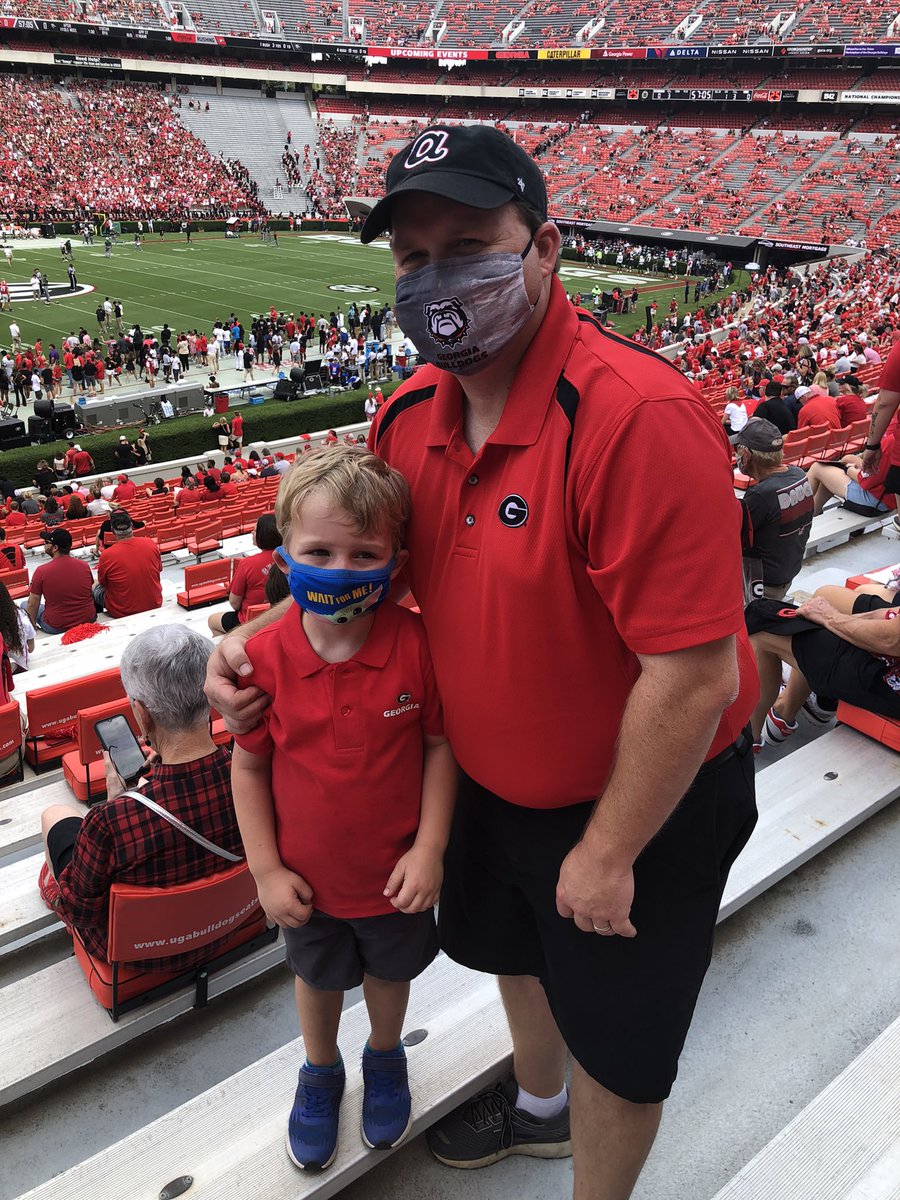 It’s a great day to be between the hedges! Go dawgs! #footballweekend