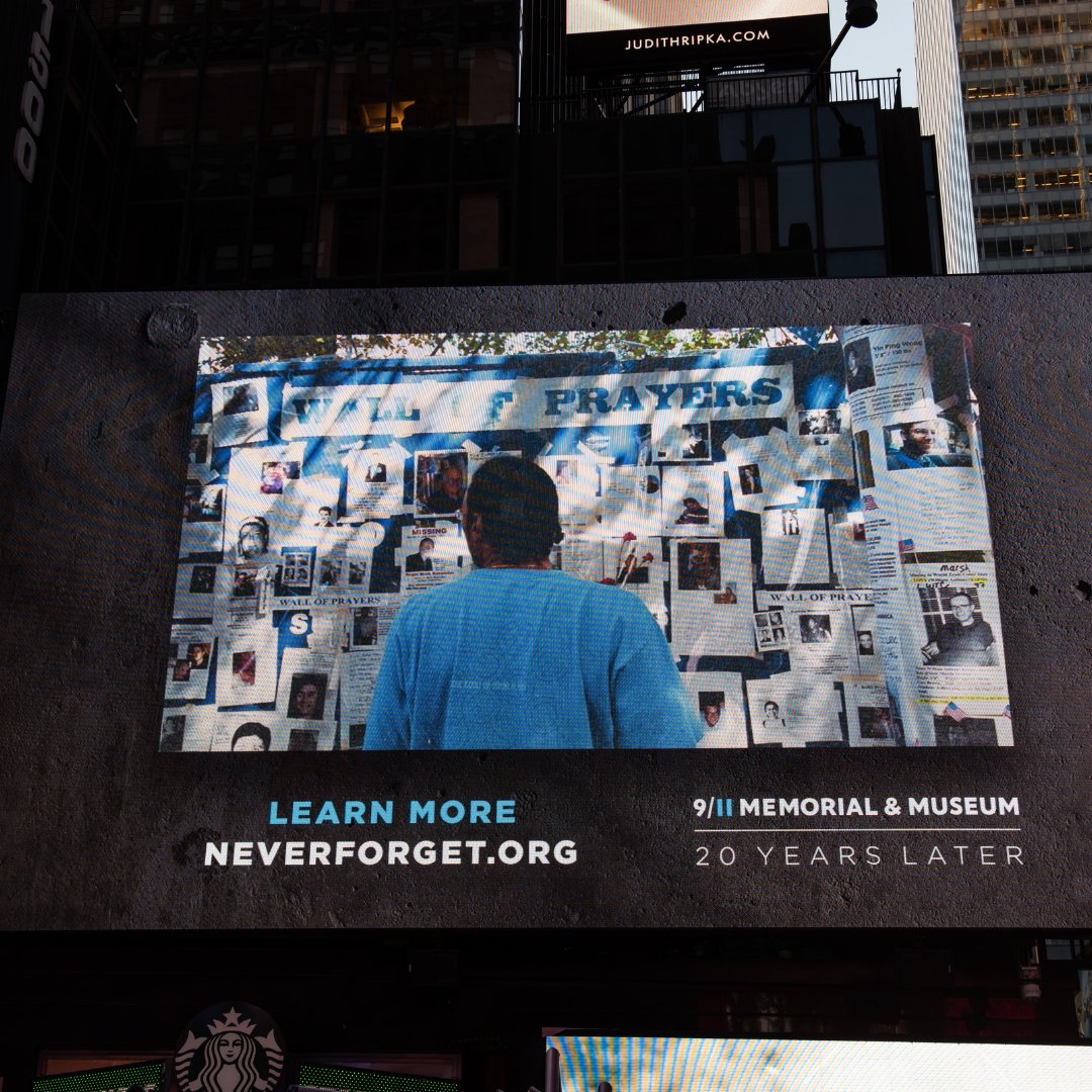 Sept11Memorial's tweet photo. In Times Square, we #neverforget911. cc: @CCOutdoorNA https://t.co/yCuEn8YXXh