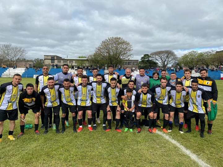 Finalizó el partido por la 3era fecha con derrota 2 - 3.
Nuestros goles Oscar (1-0) y Pipo (2-2)
Toda la confianza al plantel y cuerpo técnico y hay revancha en 7 días!
Felicitaciones a <a href="/cabarriolimpico/">C.A. Barrio Olimpico</a> y nos vemos en 2 semanas en las sierras!