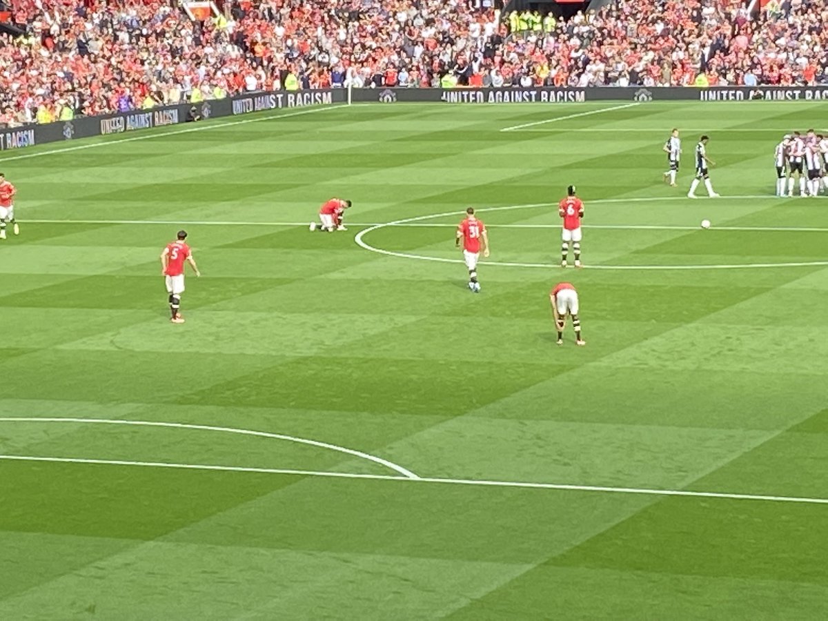 SkemSubbuteo's tweet photo. I saw 2 amazing things at Old Trafford today , the amazing return of that boy Ronaldo and this yellow trouser - blue loafer combination https://t.co/VfjAYlop2Y