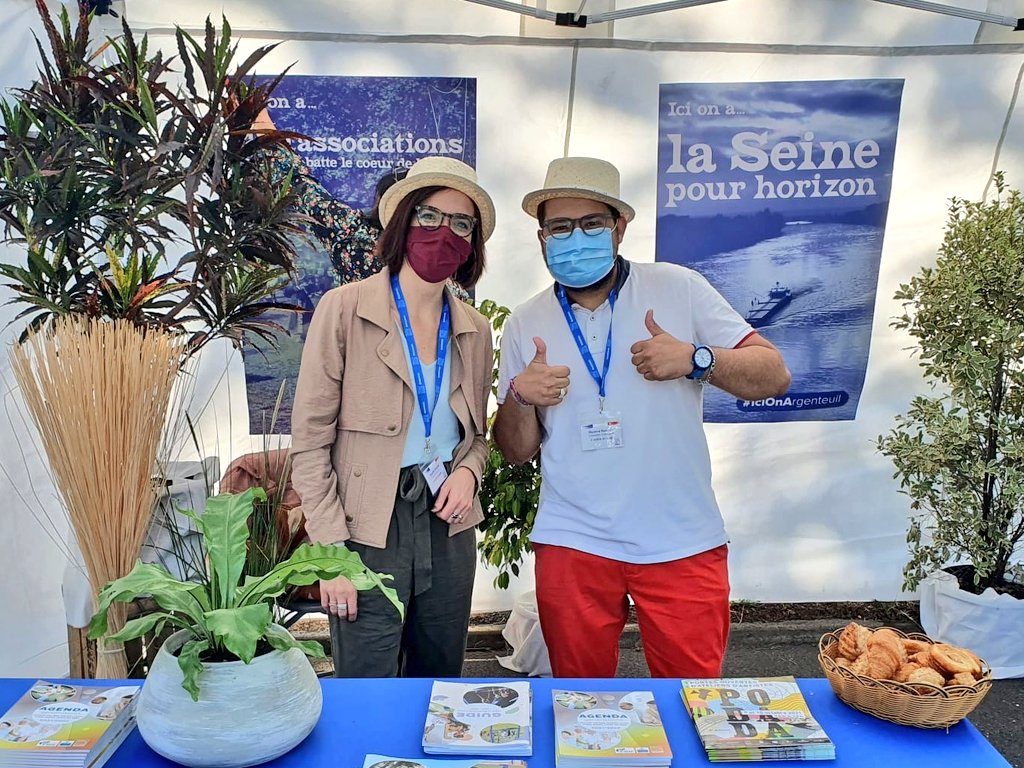 XavierPERICAT's tweet photo. #IciOna... un des plus beaux forums des associations de l'île de France ! 

QUEL SUCCES !... Avec près de 200 stands et pas moins de 7000 visiteurs recensés... le #ForumDesAssociations de @VilleArgenteuil a tenu toutes ses promesses.

MERCI A TOUS POUR CETTE BELLE JOURNÉE ! https://t.co/BozQ7Hxsx1
