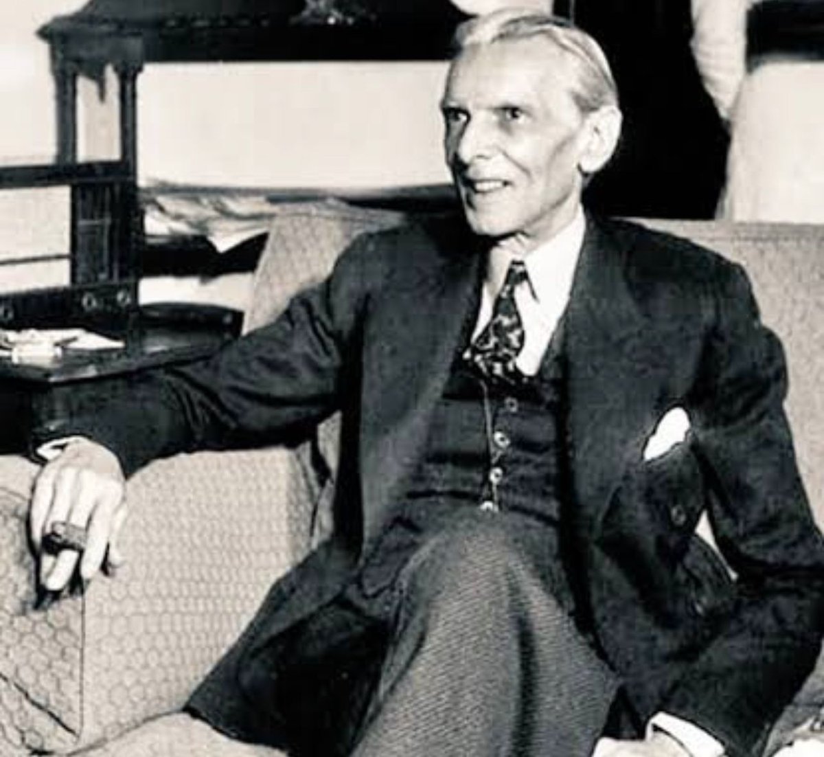 GulZehraRizvi1's tweet photo. Quaid-e-Azam looking at Islamabad administration
#HussainisAreAtDChowk https://t.co/EbA3szvPYm