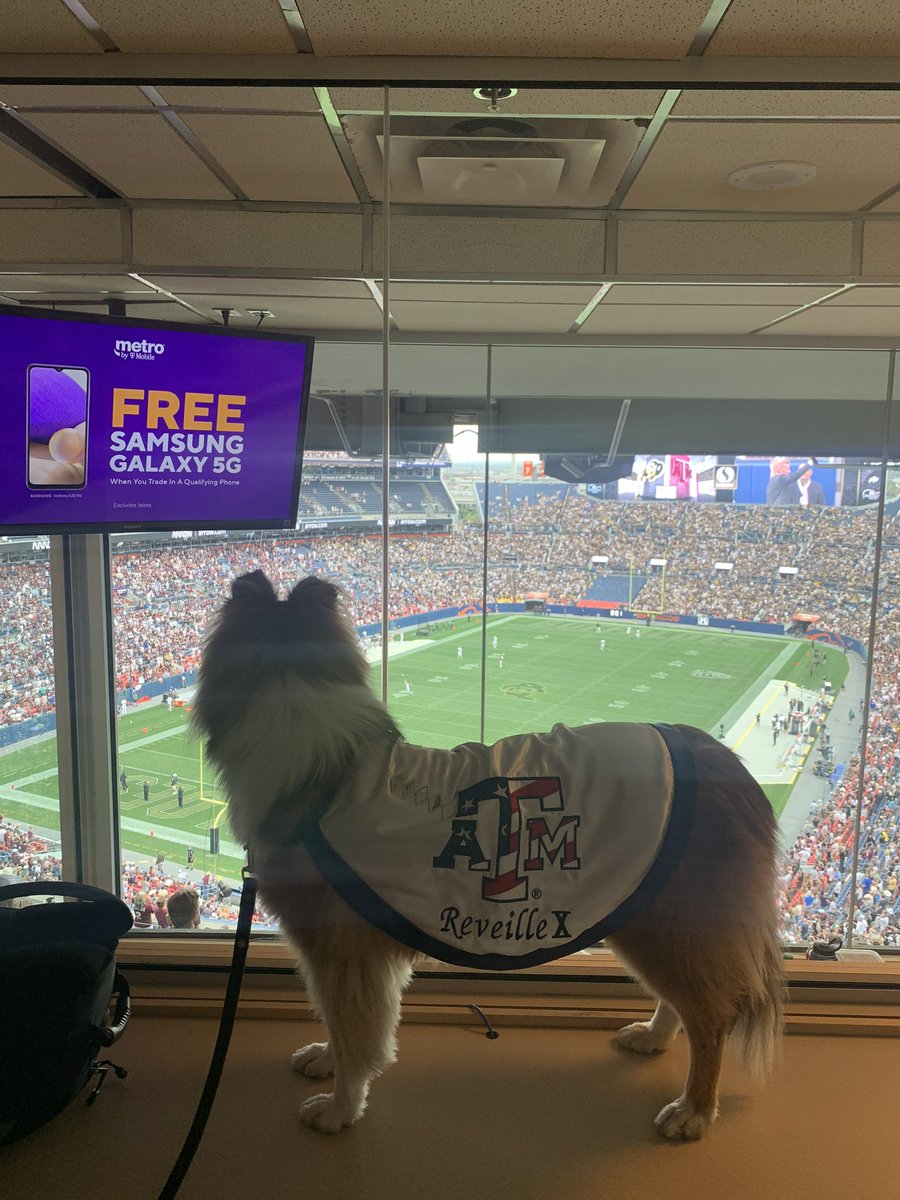 HOWDY! Checking out the suite life at <a href="/EmpowerField/">Empower Field at Mile High</a>…but I think I prefer being down on the sidelines by my <a href="/AggieFootball/">Texas A&M Football</a> team! 😄
