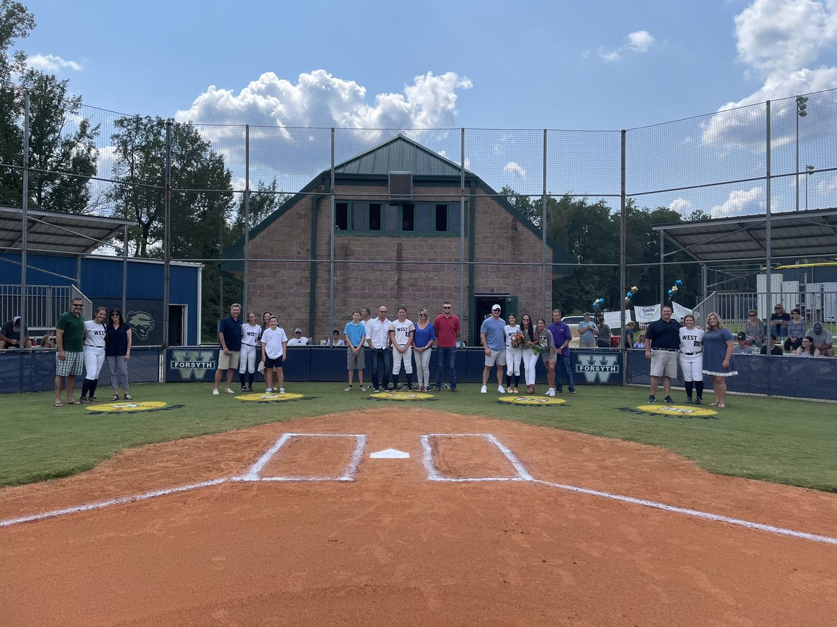 westsoftball20's tweet photo. We love our seniors!!! https://t.co/0lWox4cqhP