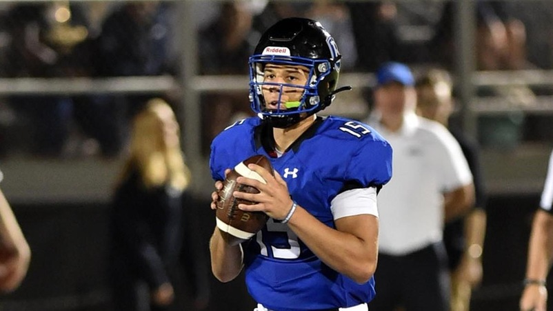 BentleyFalcons's tweet photo. FB: Sturm Throws 3 TD Passes as 2-0 Bentley Makes it 7 Straight Wins, 40-28 at Assumption

https://t.co/suvDVkdILR
#BentleyU #BeAForce #NE10Embrace @D2FB https://t.co/9apMXT8UOm