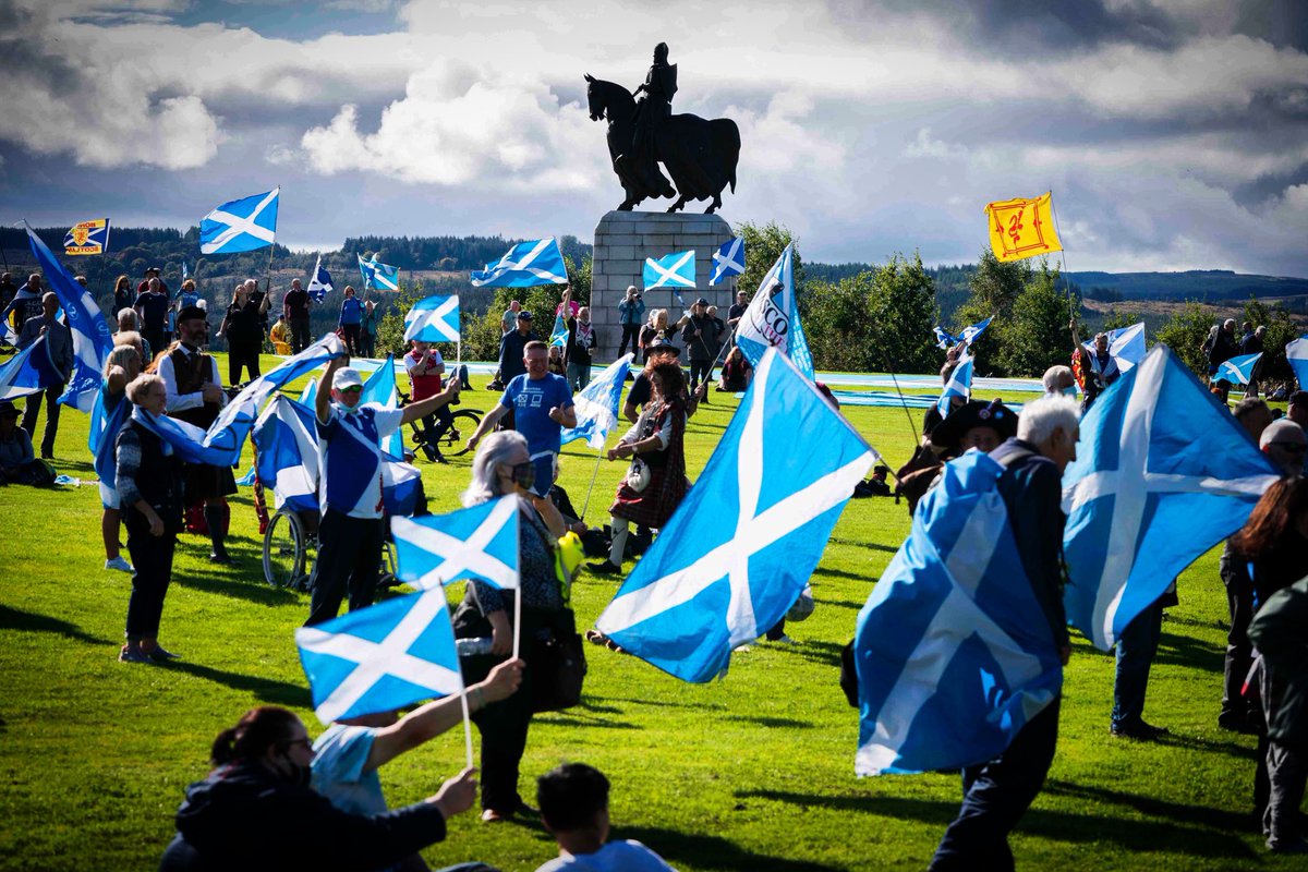 belperbarlow's tweet photo. Supporters of Scottish independence march to the site of the Battle of Bannockburn for an 'All Under One Banner' rally in Bannockburn, Stirling : 🏴󠁧󠁢󠁳󠁣󠁴󠁿@AUOBNOW #AUOBStirling #indyref2 #Stirling #Scotland #paimages https://t.co/hu2xEE07Wf