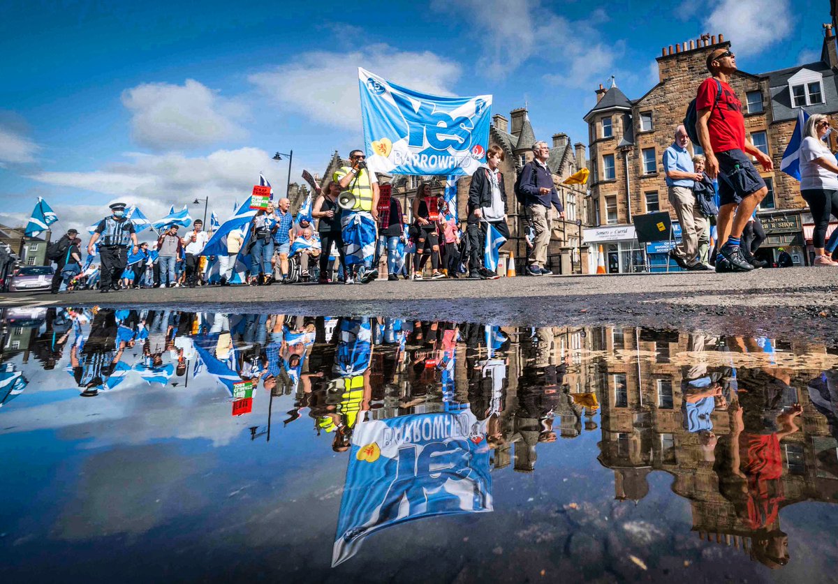 belperbarlow's tweet photo. Supporters of Scottish independence march to the site of the Battle of Bannockburn for an 'All Under One Banner' rally in Bannockburn, Stirling : 🏴󠁧󠁢󠁳󠁣󠁴󠁿@AUOBNOW #AUOBStirling #indyref2 #Stirling #Scotland #paimages https://t.co/hu2xEE07Wf