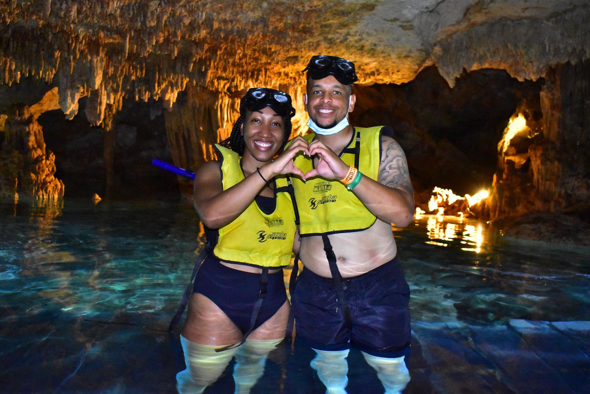 IAmSherardJ's tweet photo. Honeymoon = Success โ
#GladToBeBack #PhotoDump #OnCloudJohnson #MarriedLife #MillenialMarriage #BlackLove https://t.co/TLTY6KBiDv
