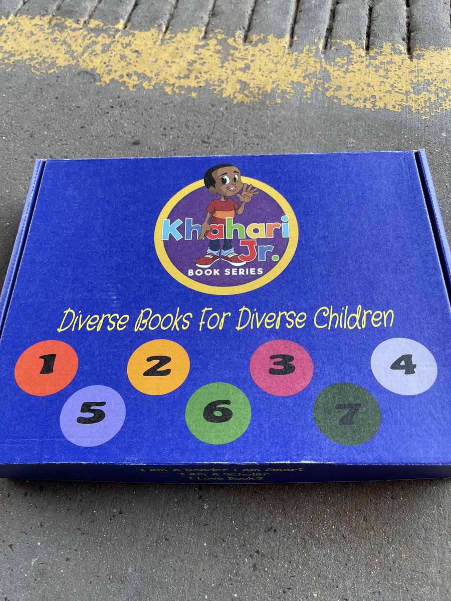 chicagosamir's tweet photo. Great weather for Printers Row Lit Fest. Picked up some books from @khahari_book for our coming baby and listened to an interesting panel with @ChrisJonesTrib and @Rick_Bayless. Thanks @theNSPB for organizing! #OpenChicago https://t.co/53ksPUapD5