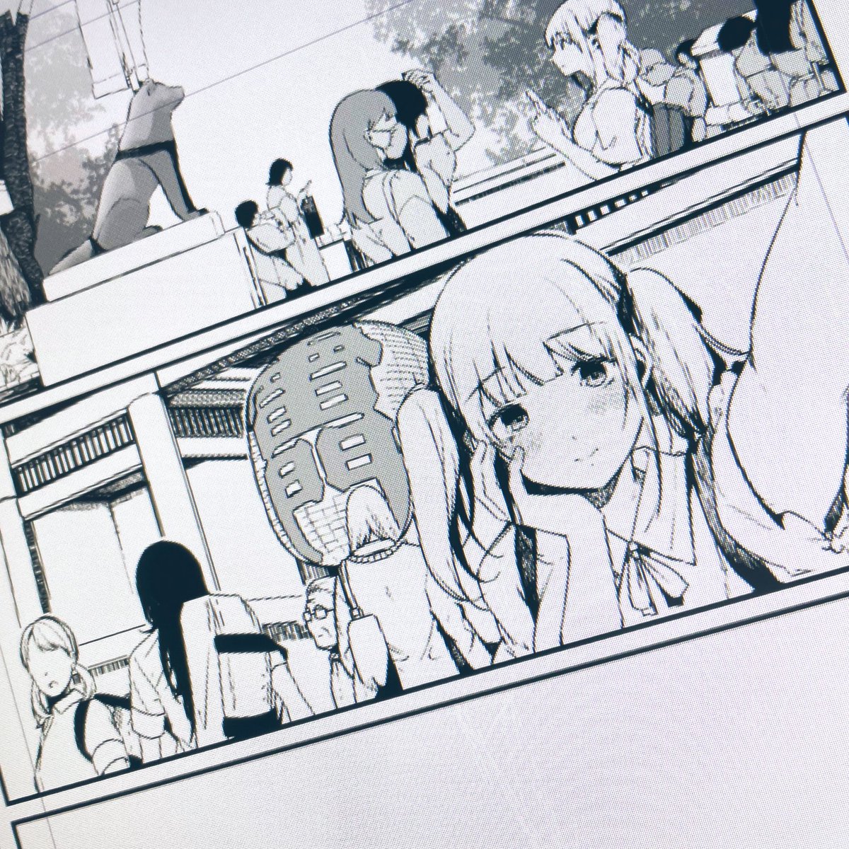 雷門と自撮りガール描いてる 