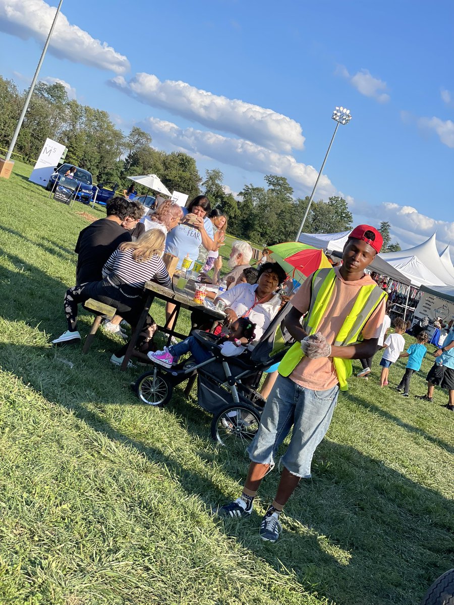 mrsdivineaura's tweet photo. Another sign of the times….we’ve been coming here since he was 5, he’d meet up with all his friends and run off, this year him and his friends are working the festival,why “because it’s a part of us and we want to help to ensure it stays around every year” #BeStillMy❤️ #proudmom https://t.co/yqaV6Mb5w5