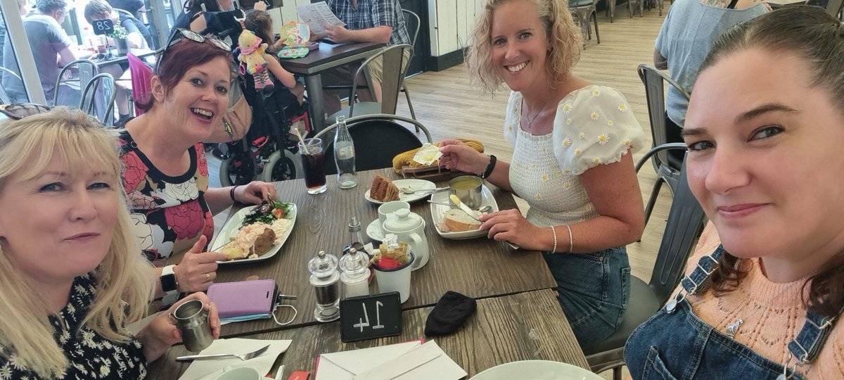 leeksndaffs's tweet photo. Celebration 2 - lunch with my baby club friends (our babies are 19 yrs old now 🤣) https://t.co/RsWi2tArdO