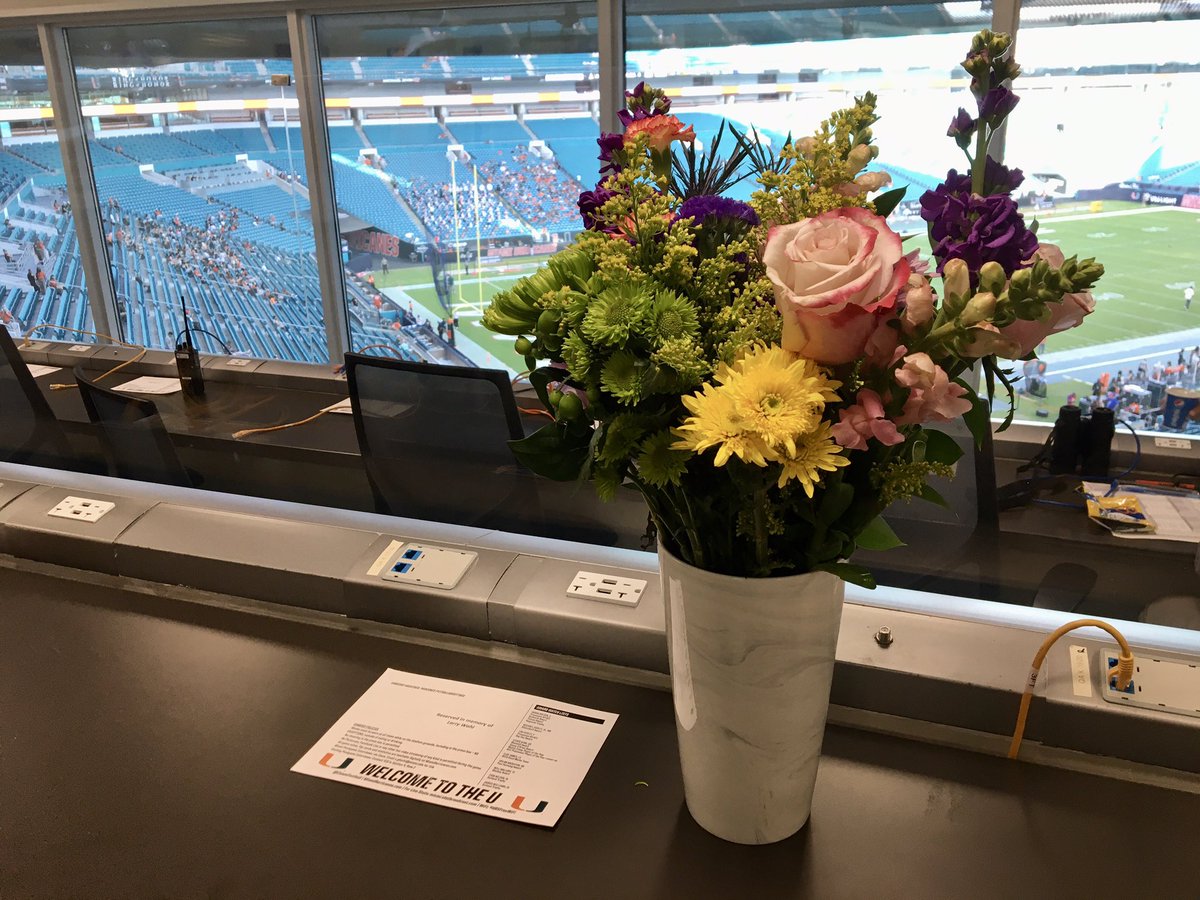 smillerdegnan's tweet photo. Poignant and sweet gesture by Miami Hurricanes to honor the late Larry Wahl with flowers and his usual nameplate where he sat for every game. @larry_wahl https://t.co/hagRzVniGV