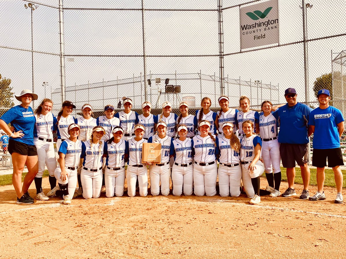 Badger_Softball's tweet photo. 🏆EMC CHAMPS🏆

Badgers defeat Elkhorn 8-0 in the finals. So proud of this group! https://t.co/iYcfAHpUre