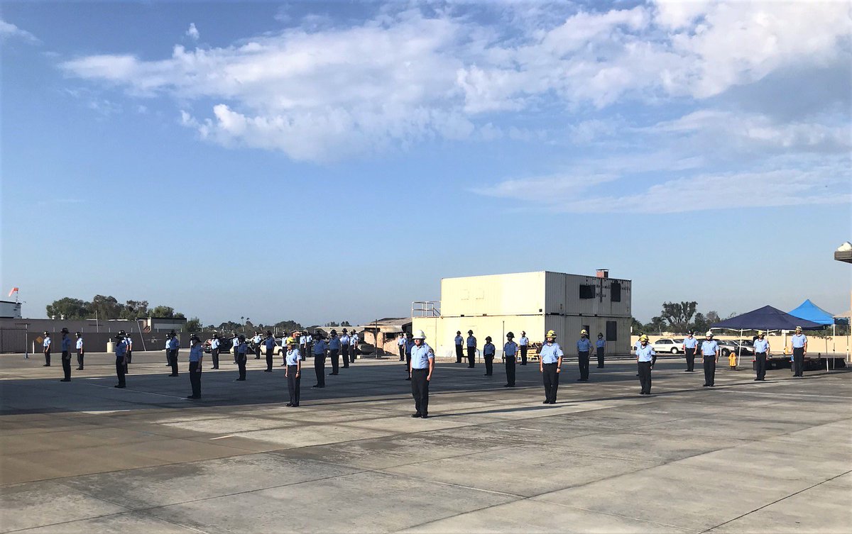 SACFireTech's tweet photo. The 180th Basic Fire Academy taking a moment to honor the fallen from the 9/11 attacks 20 years ago, yesterday morning, at Central Net & during their morning P.T. Workout. 🇺🇸 #NeverForget #911
#SAC180BFA
#EverythingEverywhere
#SACbasicfireacademy
#SantaAnaCollege
#SantaAna https://t.co/W19Wu5aBfM