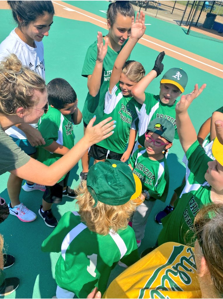 LifeUWSOC's tweet photo. Our day off means hanging out with ours friends for some Horizon League baseball ⚾💚 #ninetyplus https://t.co/maK4wXIise