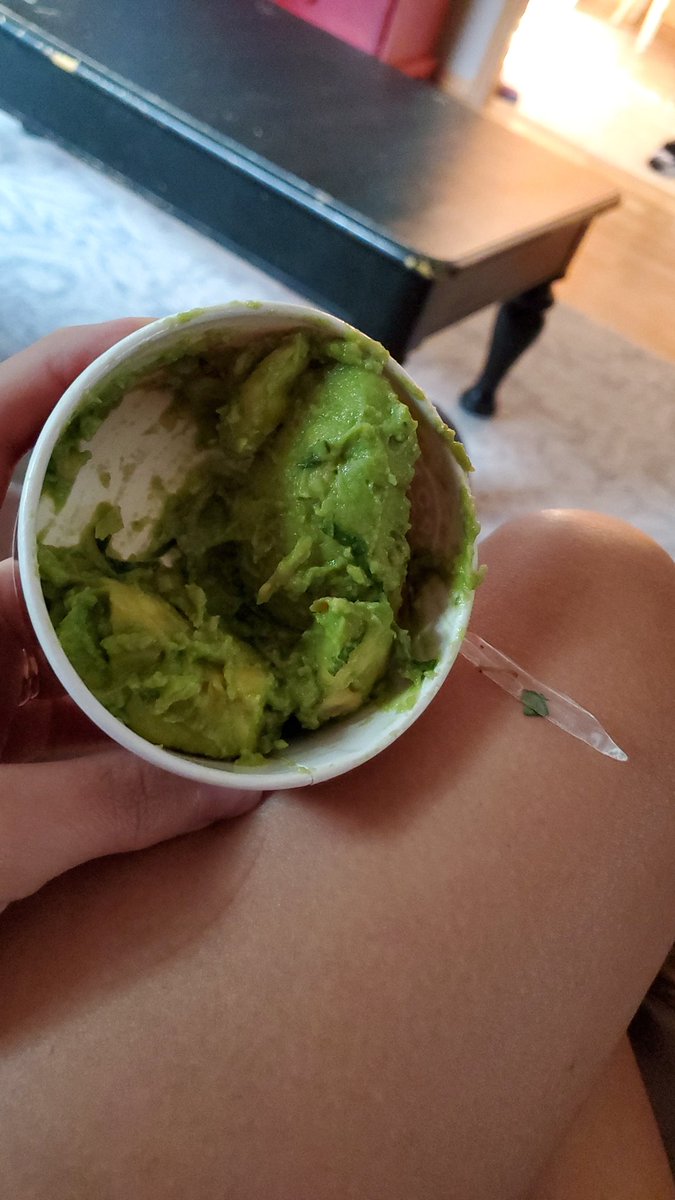 gibjenny's tweet image. Worst @ChipotleTweets experience today. Find a piece of plastic in my bowl and the guac was mostly whole avocado halves not smashed or mixed at all. #Sodisappointed #Iexpectbetter #chipolte