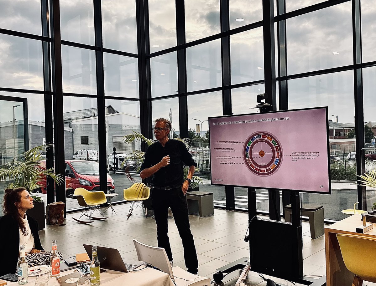 #newperspectivesforabetterfuture ich freue mich immer noch ueber unseren secret #clubdermarkenfreunde salon #sustainism  in kollaboration mit <a href="/egomobility/">E-GOMobilityLimited</a>