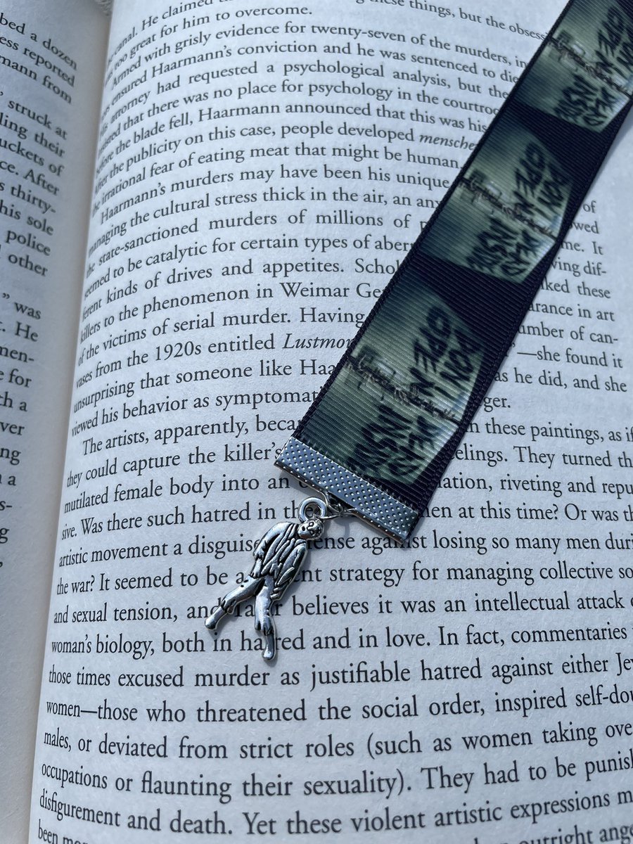 thatdimpleharry's tweet photo. Does anyone have any ideas where to sell these the Walking Dead Bookmarks I made? 🤦🏻‍♀️ I made a shit ton based on a custom but I have no clue how to market them. https://t.co/EAGYbn7JQz