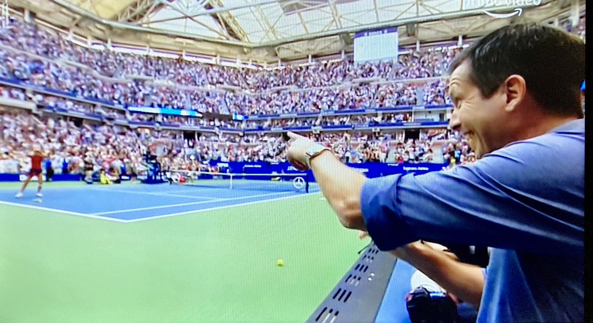 Find someone who points at you the way that Tim Henman points at Emma Raducanu.

#everyoneneedsasupporter
#usopen