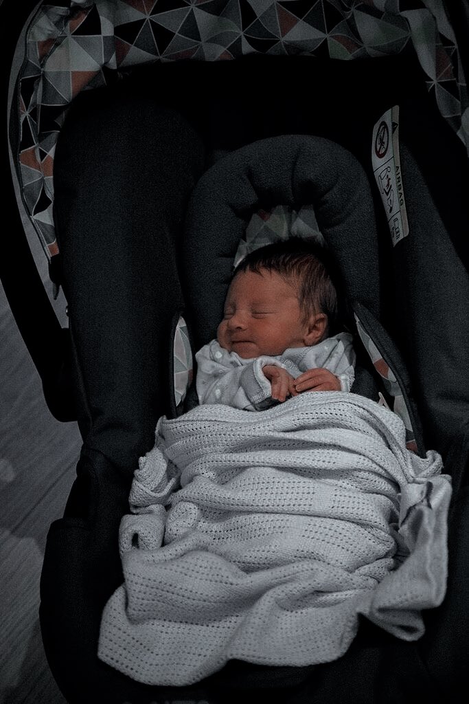 idontmindcw's tweet image. Acho que alguém vai dormir o caminho inteiro de volta pra casa... Igualzinho à mamãe. Meu príncipe lindo já está com a gente, saudável e feliz! 💙