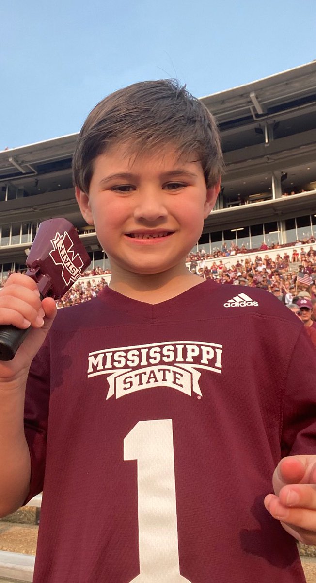 amandatbell's tweet photo. #HailState let’s go Bulldogs https://t.co/s2z2aH7sON