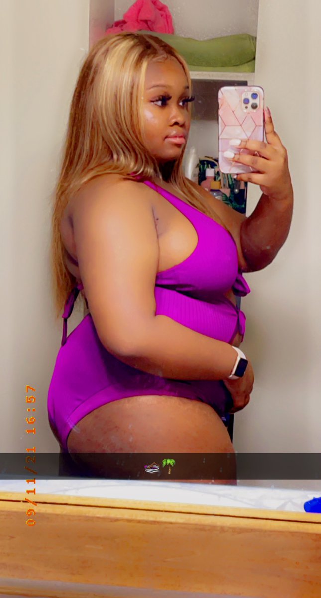 _itsmelaeee's tweet photo. First time taking bathing suit pics ๐๐๐๐ด #23tomorrow https://t.co/d5GUXCKXPg