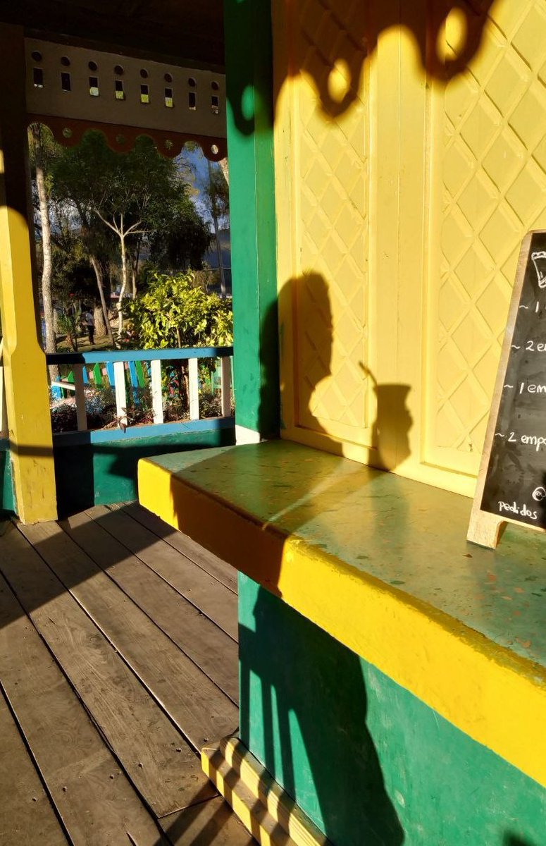 SusahannaKa's tweet photo. #mateando a contraluz #loja #muellebar #lagunadanielalvarez https://t.co/8rXH7Px4He