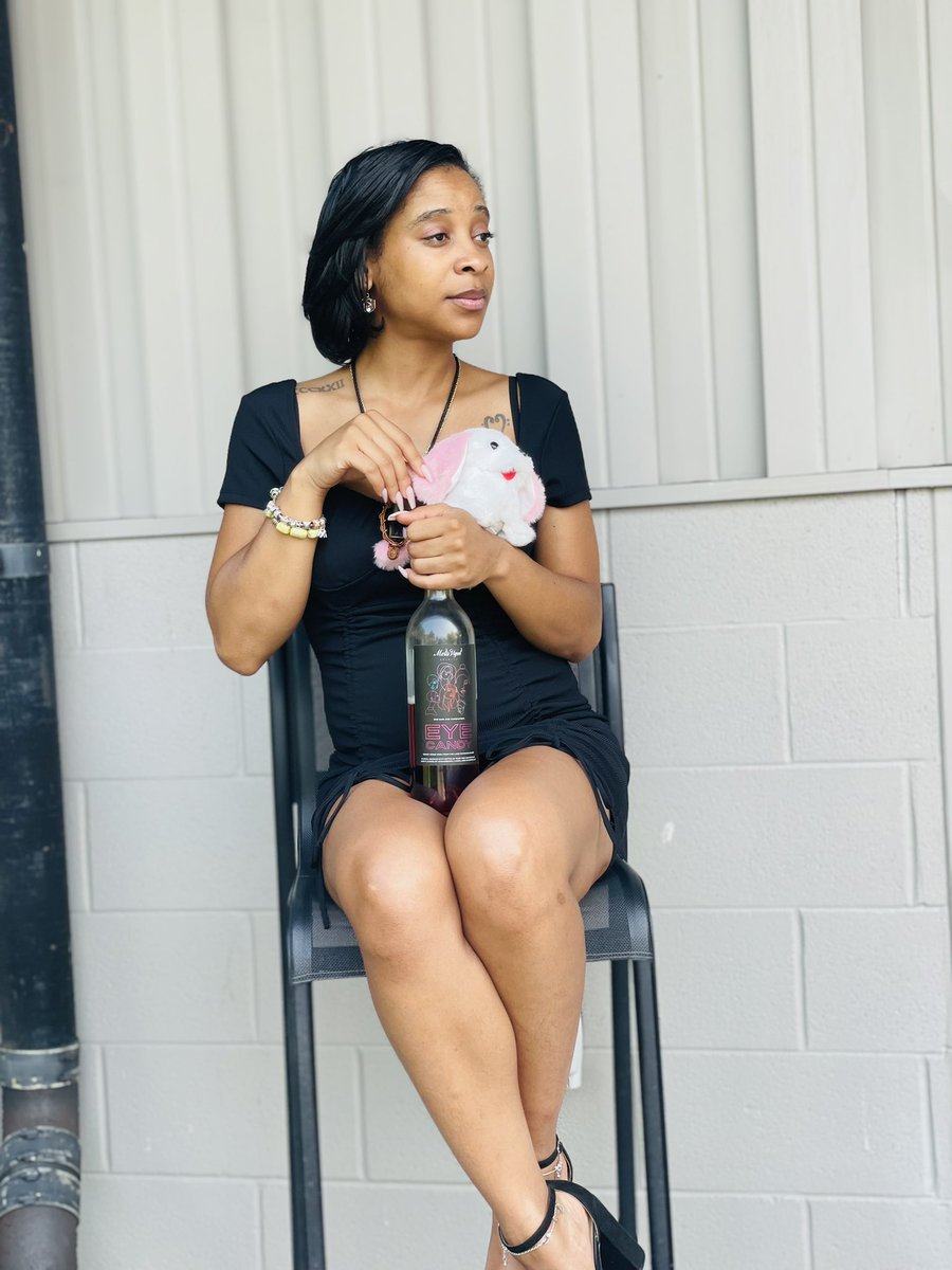 #EyeCandy available in stores now and online at motuvigetspirits.com 🍷
-
#wineandspirits #rose #michiganwine #motuviget #motuvigetspirits