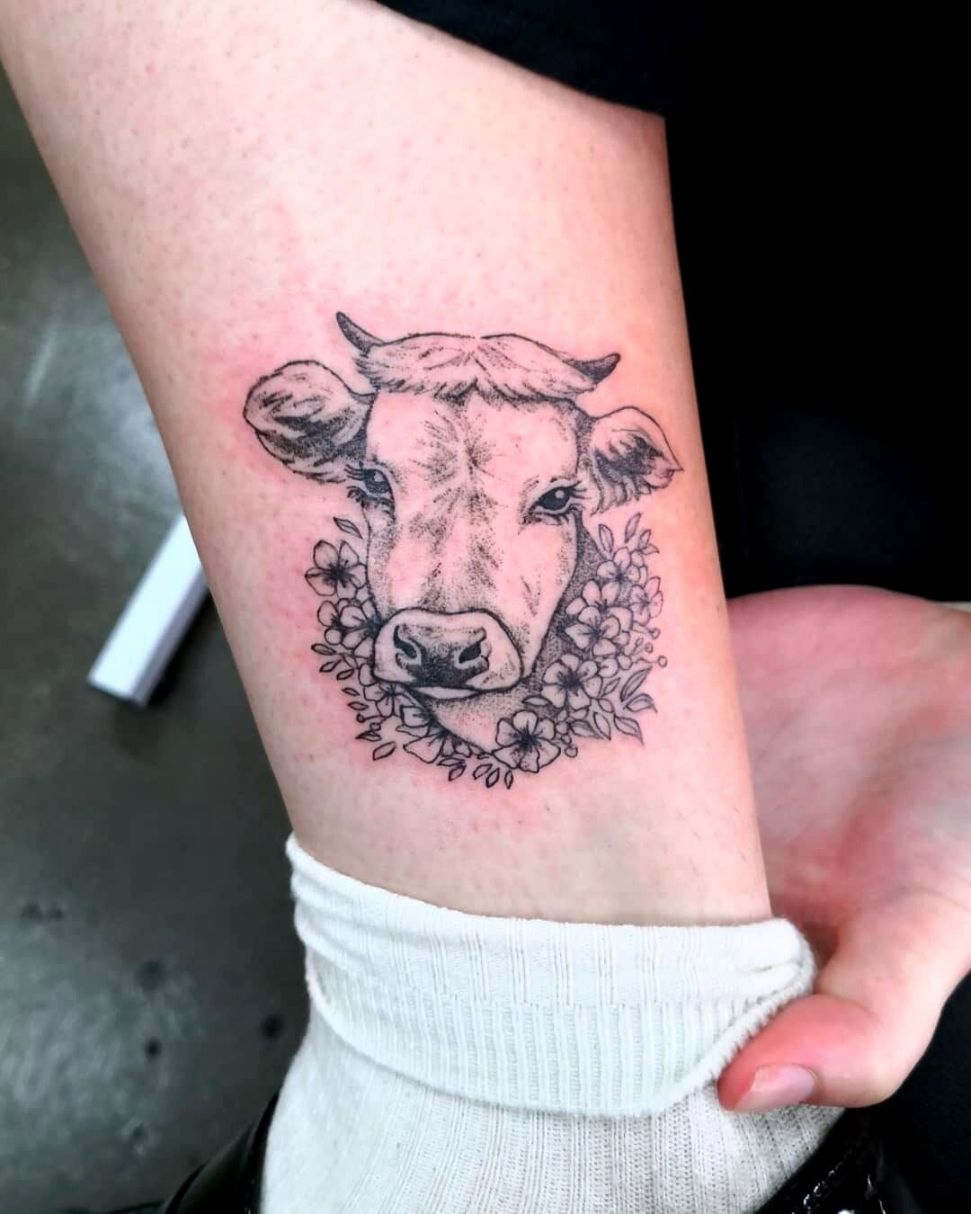 Tattoo Connect on Twitter Floral cow piece by Brisbanebased tattoo  artist patttattoos done at reapandsowtattoo via Instagram cowtattoo  illustrativetattoo httpstcoxXuQyEgbTp  Twitter
