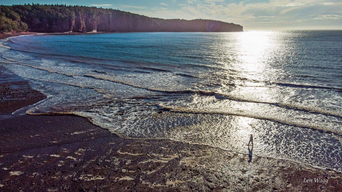 Len_Wagg_photo's tweet photo. A walk in the park, Anderson Cove, Chignecto Provincial Park. #chignecto #cobiquidcrush #halifaxnoise #visitnovascotua #haligonia #parks #beach #coastal #ocean #coastal #sunset #discoverhalifax #halifax #aerial #exlorecanada #canada https://t.co/A3pM5SjS10