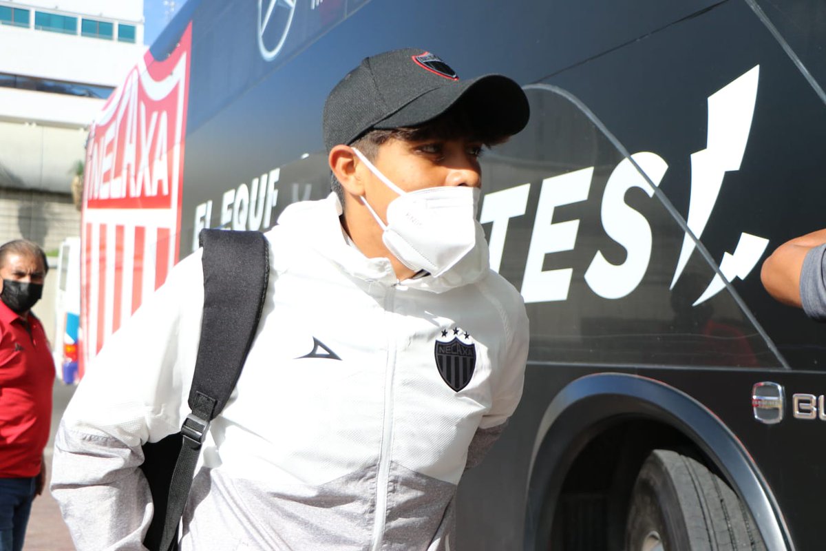 ClubNecaxa's tweet photo. ¡El #RayoBus @MBenzBusesMx ya está en Querétaro! 

#ContiGoNecaxa ⚡ https://t.co/4c0CHO7uXQ
